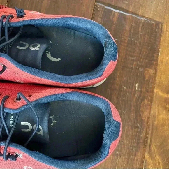 ON CLOUD Women’s Running Shoes - Picture 8 of 9